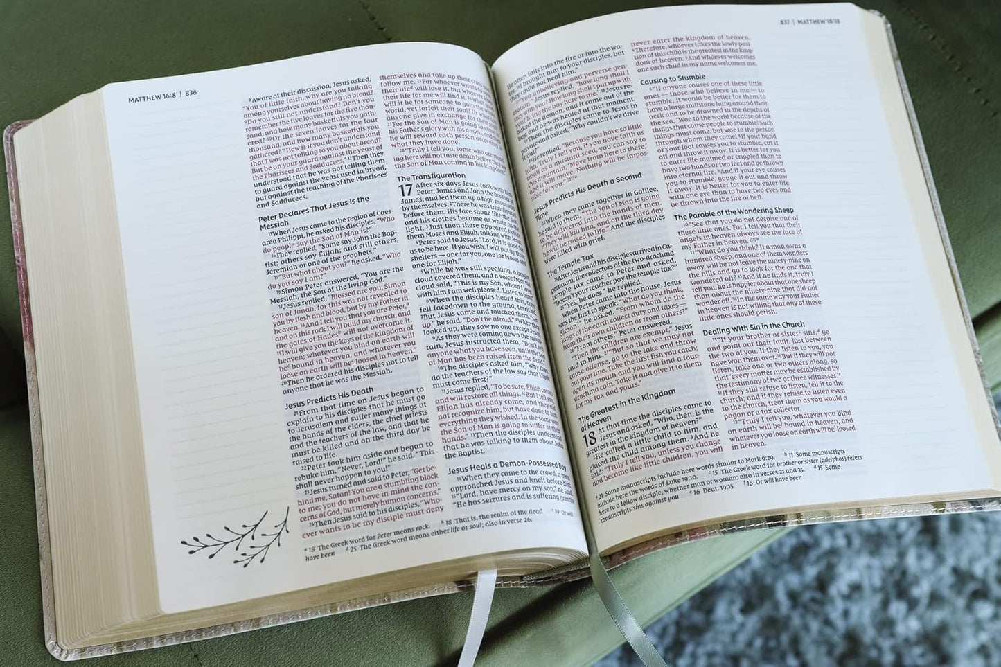 NIV Artisan Collection Bible, Red Letter, Comfort Print [Multi-colour/Cream]