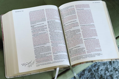 NIV Artisan Collection Bible, Red Letter, Comfort Print [Multi-colour/Cream]