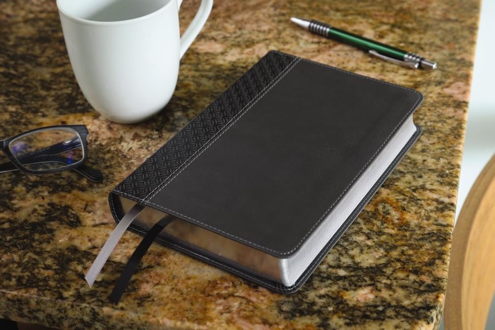 NIV Compact Centre-Column Reference Bible, Black, Red Letter, Comfort Print