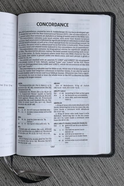 NIV Compact Centre-Column Reference Bible, Black, Red Letter, Comfort Print