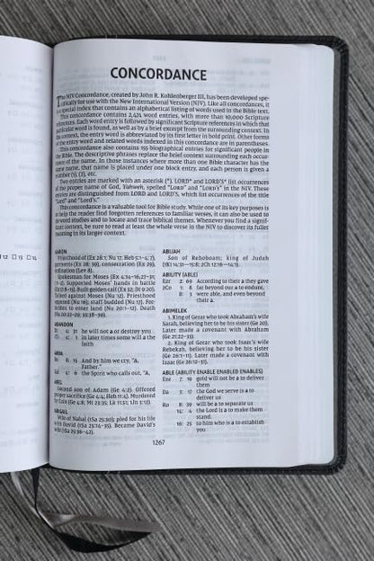 NIV Compact Centre-Column Reference Bible, Black, Red Letter, Comfort Print